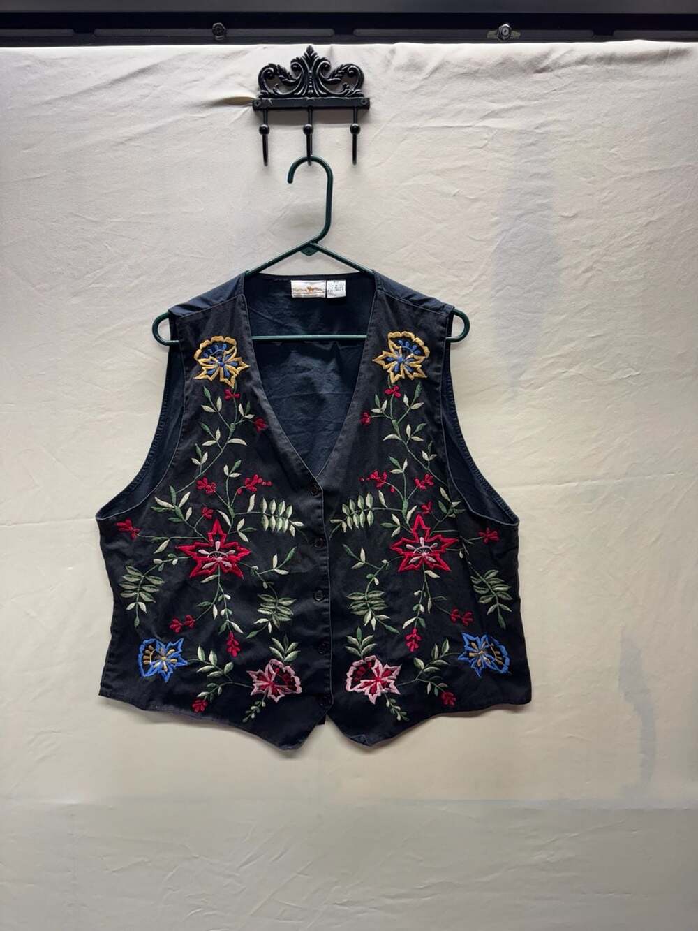 Hunters Run Embroidered Floral Vest Size BO Black Cotton